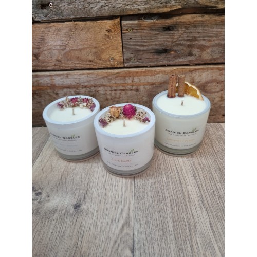Beautiful Scented Candle with dried flowers